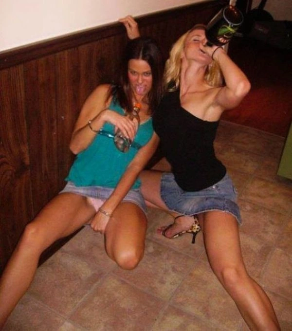 П'яні дівчата відпочивають на повну катушку (56 фото) – фото 35