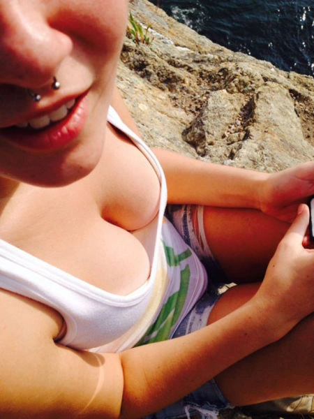 Незвичайний погляд на жіночу груди. Вигляд зверху (40 фото) – фото 20