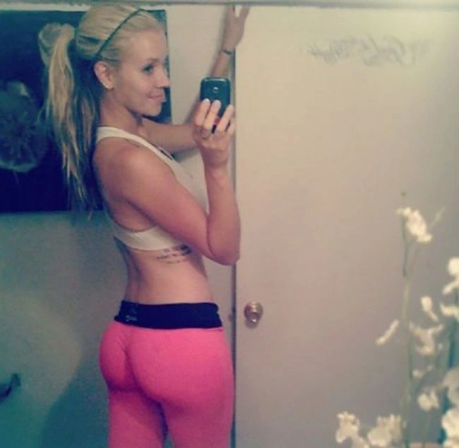 Худі дівчата в облягаючих лосинах (47 фото) – фото 4