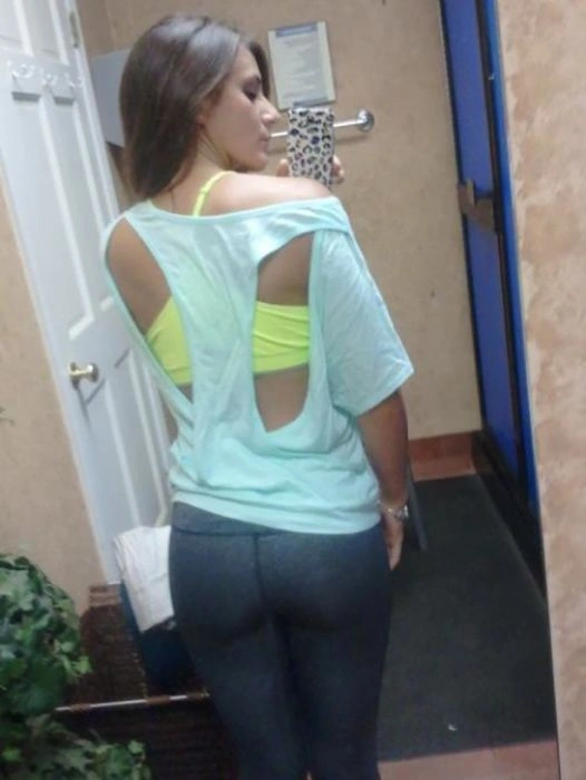 Худі дівчата в облягаючих лосинах (47 фото) – фото 17