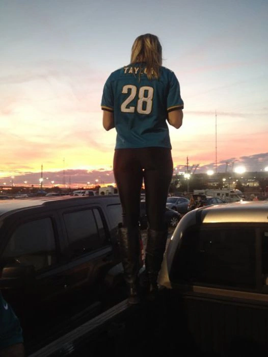 Худі дівчата в облягаючих лосинах (47 фото) – фото 30