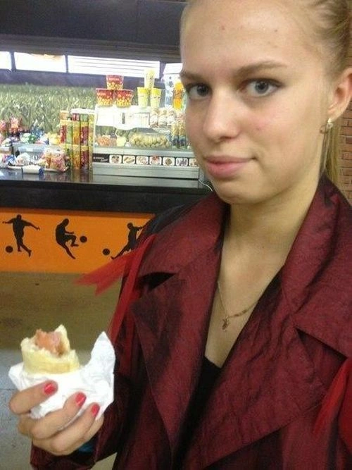 Вгадайте, хто ця дівчина? (3 фото) – фото 1