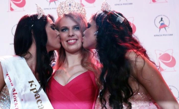 Вгадайте, хто ця дівчина? (3 фото) – фото 3