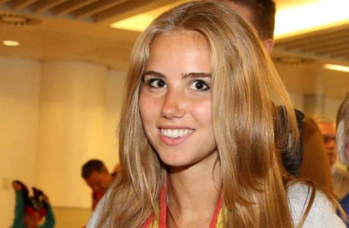 Футбольна вболівальниця отримала модельний контракт (20 фото) – фото 20