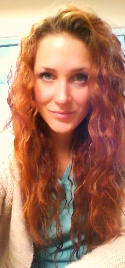 Гарні дівчата фотографують себе на робочому місці (45 фото) – фото 9