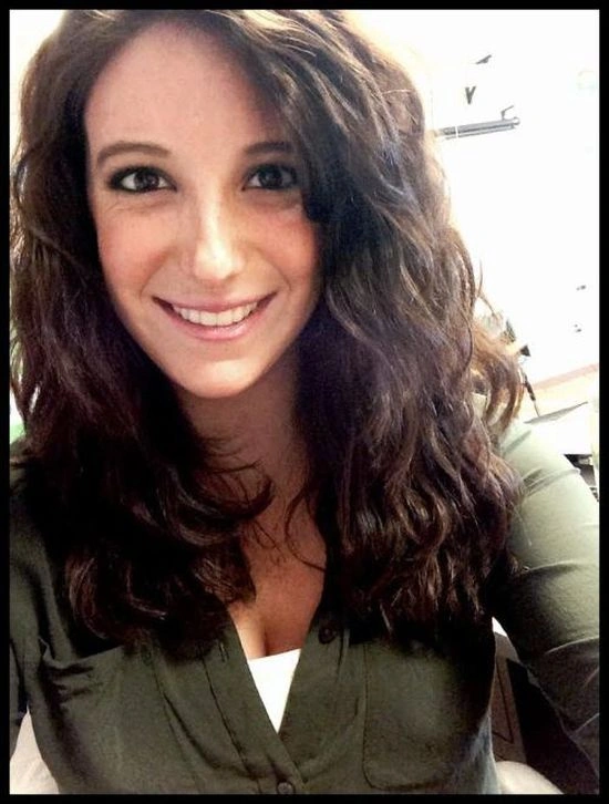 Гарні дівчата фотографують себе на робочому місці (45 фото) – фото 12