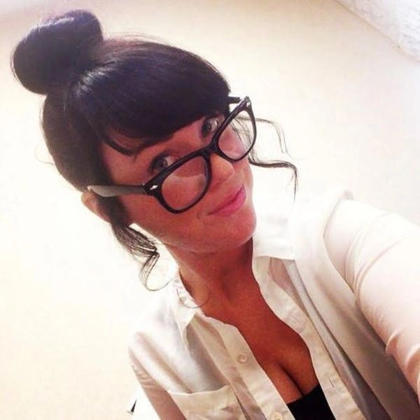 Гарні дівчата фотографують себе на робочому місці (45 фото) – фото 26