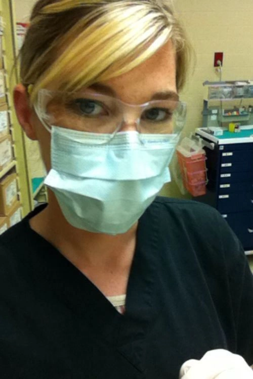 Гарні дівчата фотографують себе на робочому місці (45 фото) – фото 29