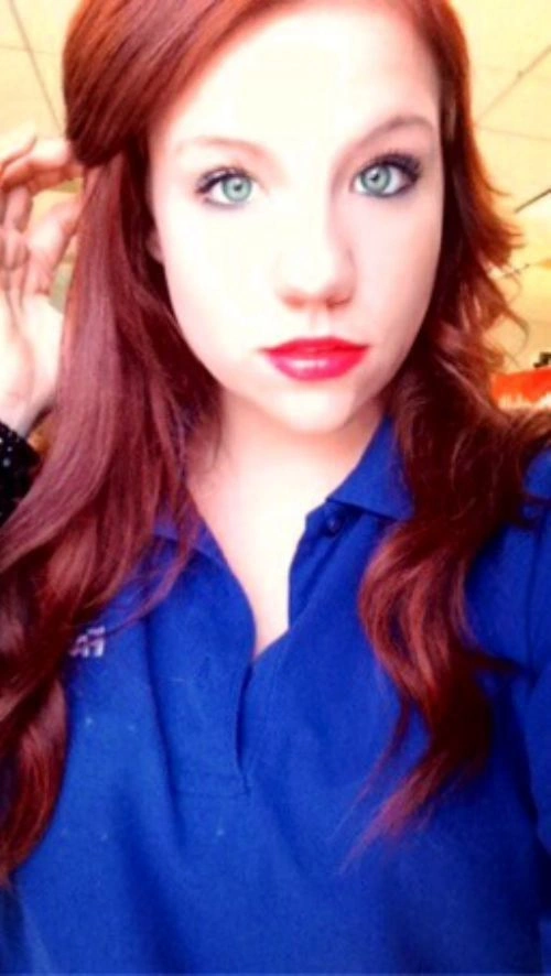 Гарні дівчата фотографують себе на робочому місці (45 фото) – фото 30