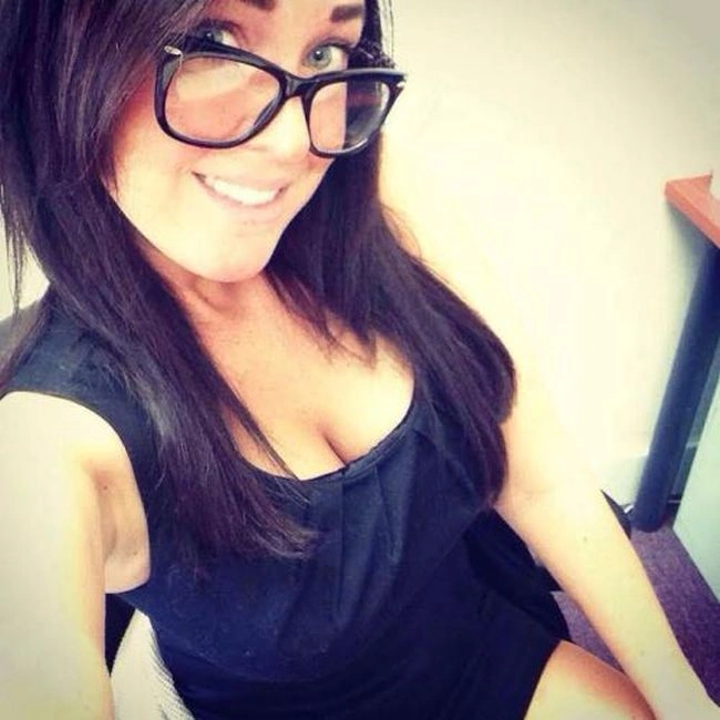 Гарні дівчата фотографують себе на робочому місці (45 фото) – фото 38