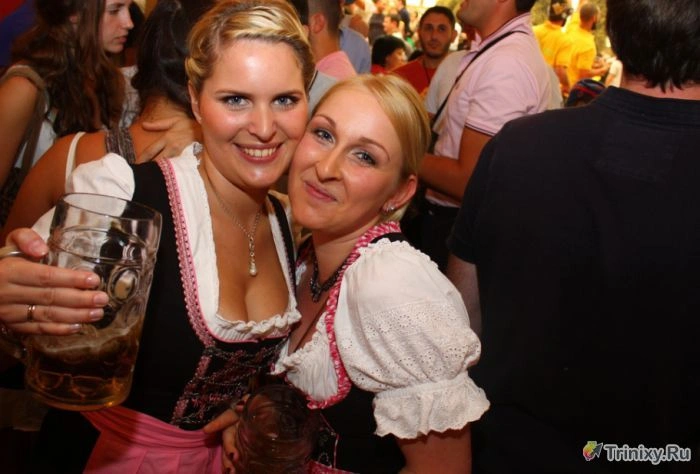 Дівчата з пивного фестивалю Октоберфест (40 фото) – фото 9