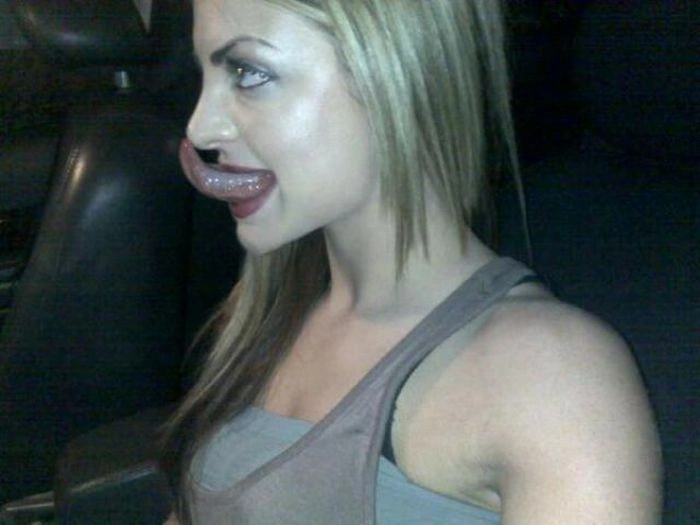 Дівчина з неймовірно довгий язик (31 фото) – фото 28