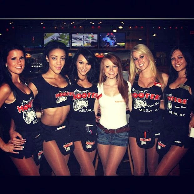 Дівчата з ресторану Hooters в Instagram (69 фото) – фото 19
