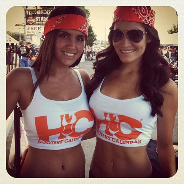 Дівчата з ресторану Hooters в Instagram (69 фото) – фото 26