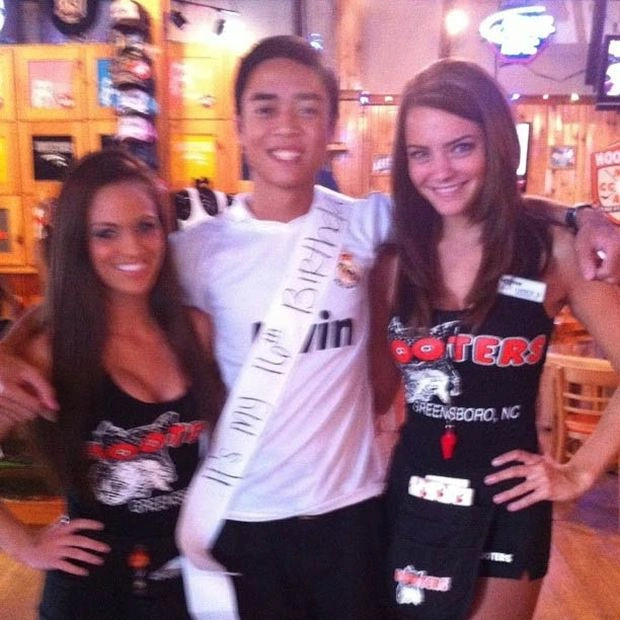 Дівчата з ресторану Hooters в Instagram (69 фото) – фото 46