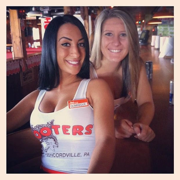Дівчата з ресторану Hooters в Instagram (69 фото) – фото 48