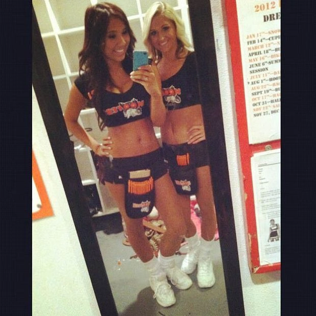 Дівчата з ресторану Hooters в Instagram (69 фото) – фото 55