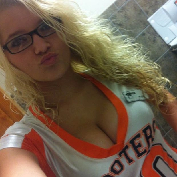 Дівчата з ресторану Hooters в Instagram (69 фото) – фото 68