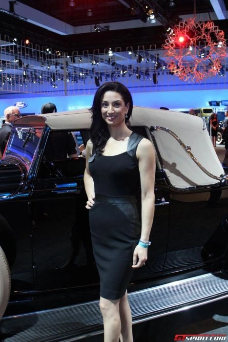 Гарні дівчата з автовиставки в Лос-Анджелесі (36 фото) – фото 11