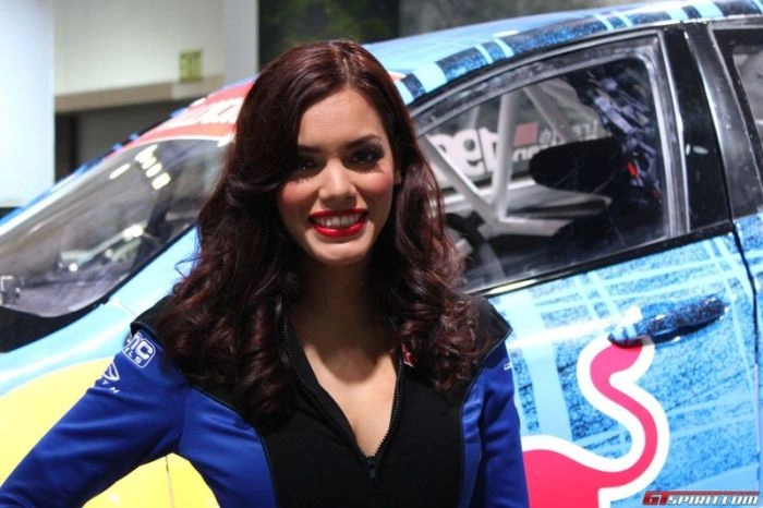 Гарні дівчата з автовиставки в Лос-Анджелесі (36 фото) – фото 22