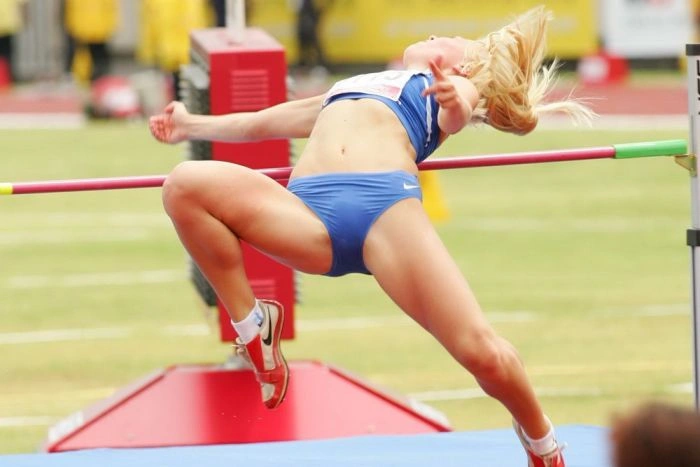 Відверті пози привабливих спортсменок (50 фото)