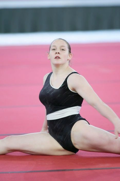 Відверті пози привабливих спортсменок (50 фото) – фото 18