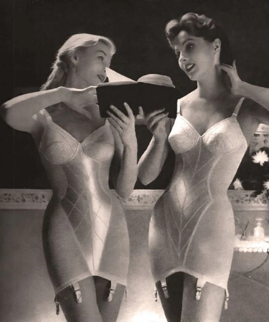 Спокусливі красуні в стилі Пін-Ап (57 фото) – фото 4