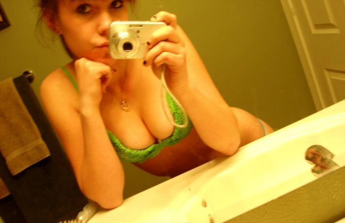 Дівчата фотографують себе в дзеркалі (43 фото) – фото 1