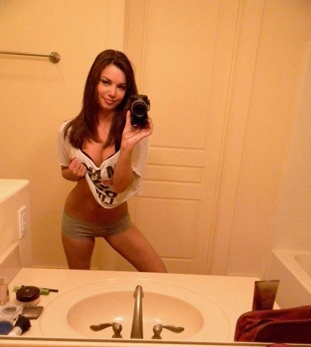 Дівчата фотографують себе в дзеркалі (43 фото) – фото 14