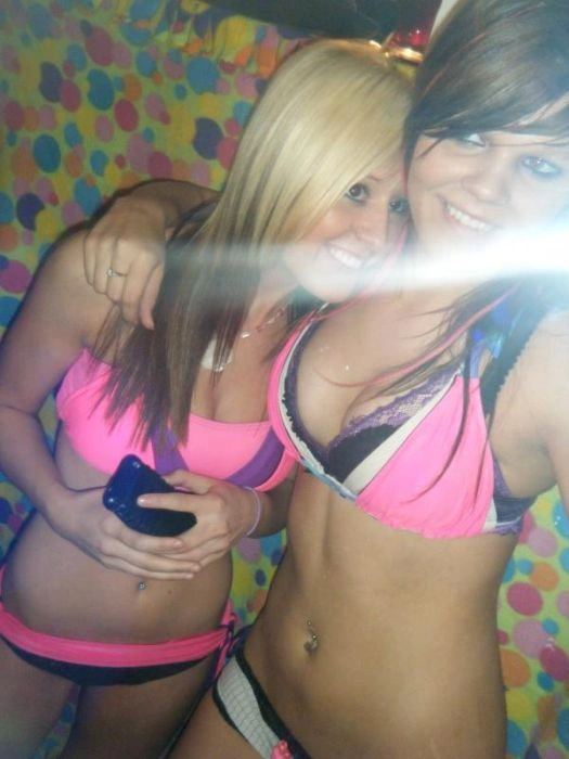 Дівчата фотографують себе в дзеркалі (43 фото) – фото 25