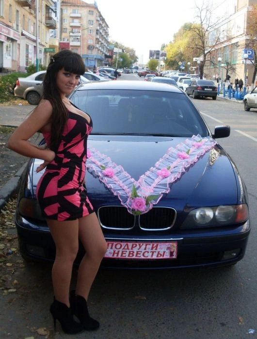 Гарні дівчата фотографуються в авто (92 фото) – фото 14