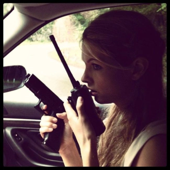 Гарні дівчата фотографуються в авто (92 фото) – фото 19