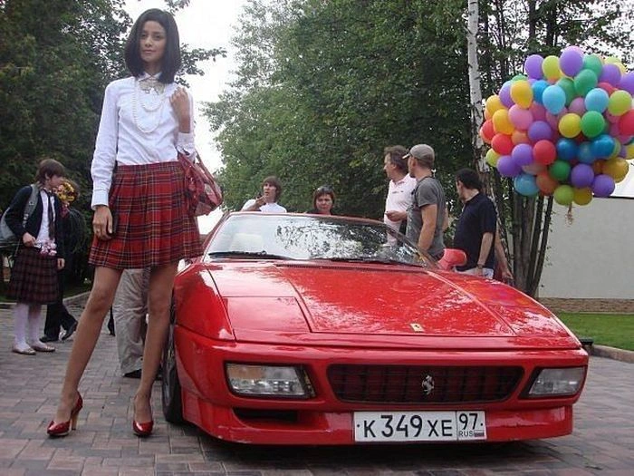 Гарні дівчата фотографуються в авто (92 фото) – фото 21