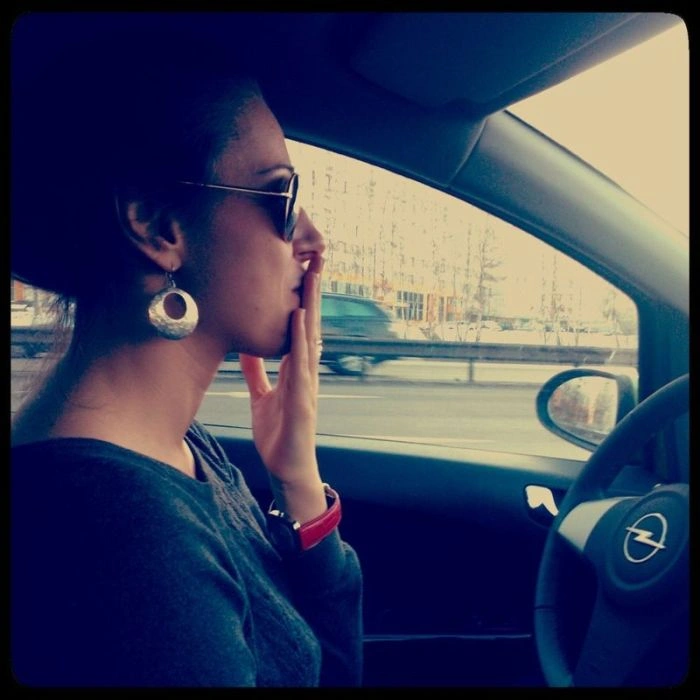 Гарні дівчата фотографуються в авто (92 фото) – фото 29