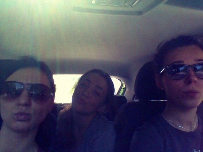 Гарні дівчата фотографуються в авто (92 фото) – фото 30