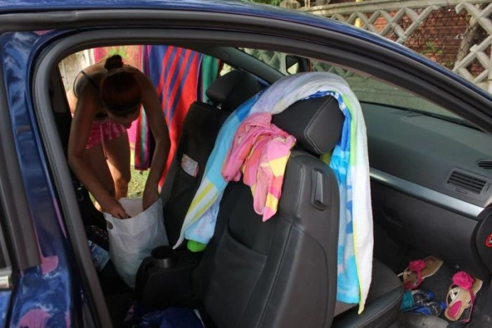 Гарні дівчата фотографуються в авто (92 фото) – фото 40