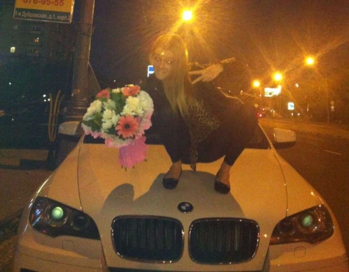 Гарні дівчата фотографуються в авто (92 фото) – фото 45