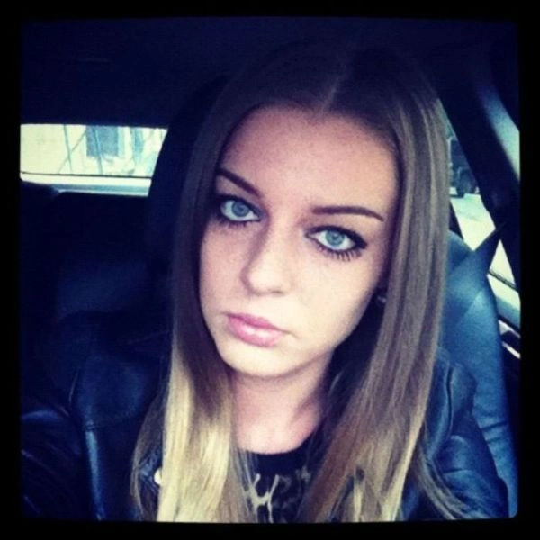 Гарні дівчата фотографуються в авто (92 фото) – фото 48