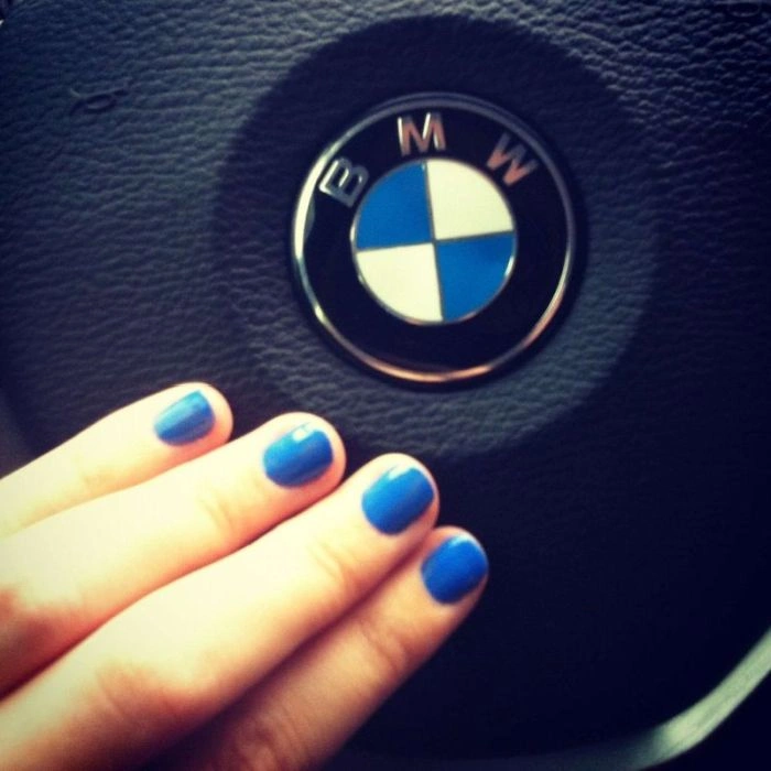 Гарні дівчата фотографуються в авто (92 фото) – фото 49