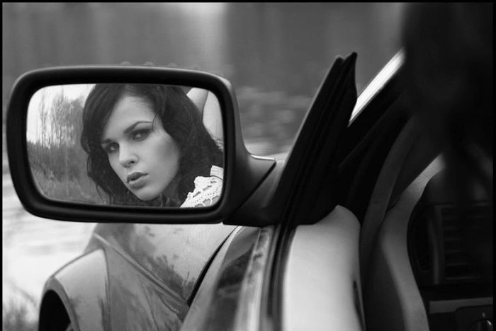 Гарні дівчата фотографуються в авто (92 фото) – фото 57