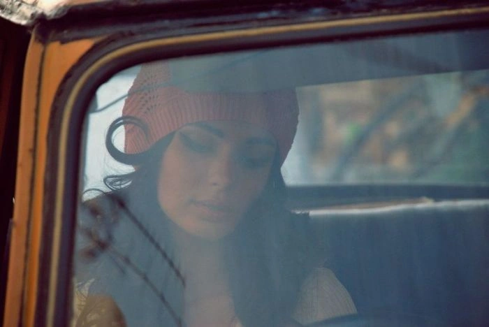 Гарні дівчата фотографуються в авто (92 фото) – фото 60