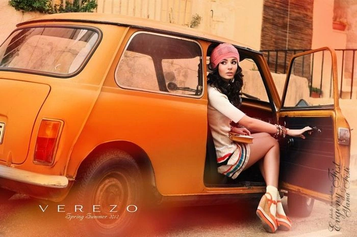 Гарні дівчата фотографуються в авто (92 фото) – фото 62