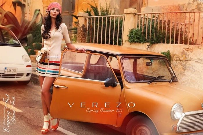 Гарні дівчата фотографуються в авто (92 фото) – фото 63