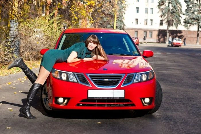 Гарні дівчата фотографуються в авто (92 фото) – фото 75