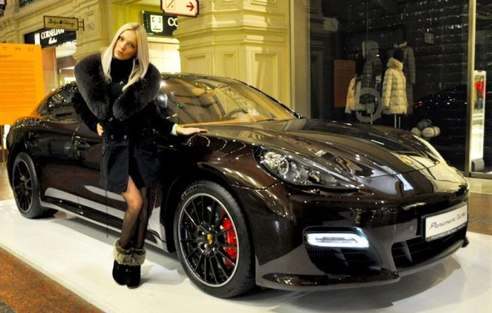 Гарні дівчата фотографуються в авто (92 фото) – фото 81