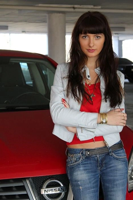 Гарні дівчата фотографуються в авто (92 фото) – фото 83