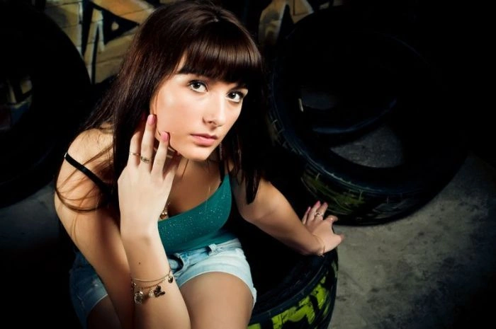 Гарні дівчата фотографуються в авто (92 фото) – фото 84