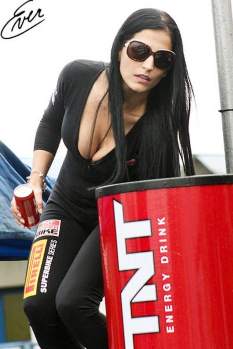 Спортивні дівчата з гонок Формули-1 (101 фото) – фото 43