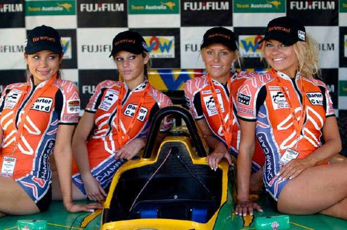 Спортивні дівчата з гонок Формули-1 (101 фото) – фото 70