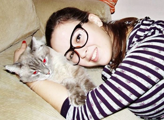 Солодкий дует: дівчина і котеня (4 фото) – фото 1